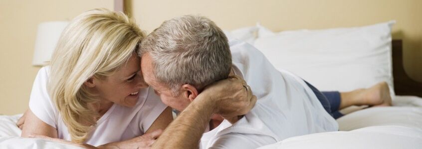 După ce a vindecat prostatita, un bărbat își poate îmbunătăți viața intimă